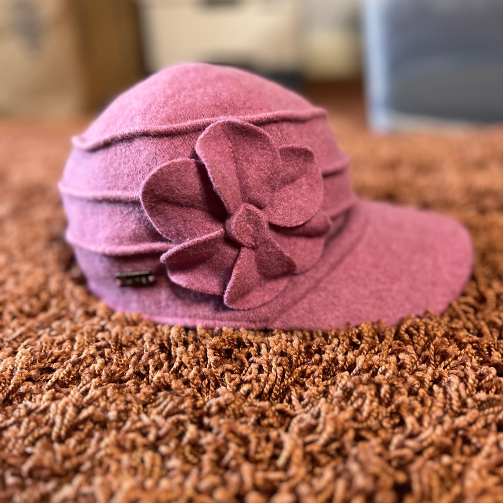 CLEARANCE:  Neymar Pink Wool/Wool-like Pageboy Cap with Flower & Rouching | O/S